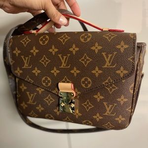 Faux LV pouchette Betis bag